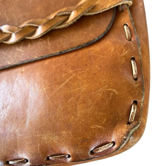 VTG Distressed Leather Boho Saddle Flap Purse Decorative Stitching Braid Detail - Picture 10 of 14